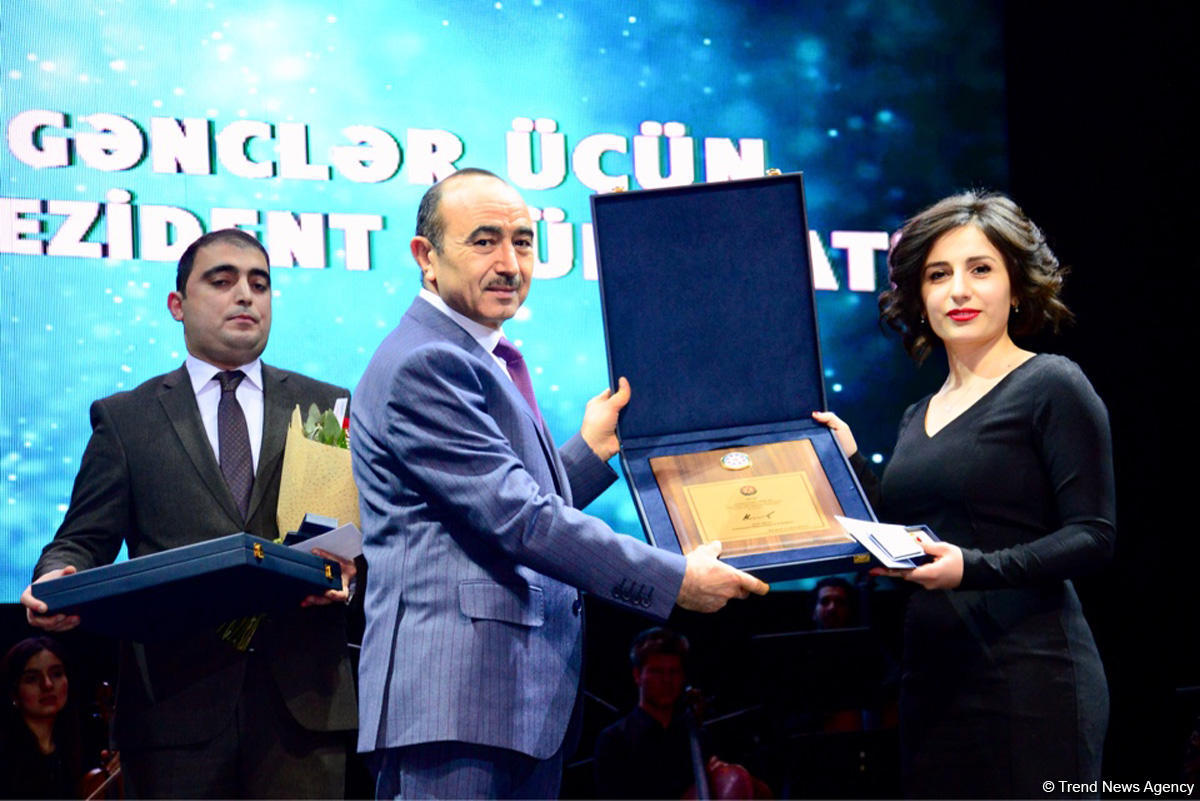 2018-ci il Gənclər üçün Prezident mükafatlarının təqdim edilməsi və bir sıra digər gənclərin mükafatlandırılması mərasimi keçirilib (FOTO)