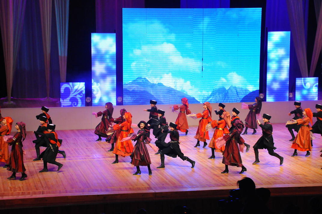 Dünya xalqlarının rəqslərindən ibarət konsert keçirilib (FOTO)