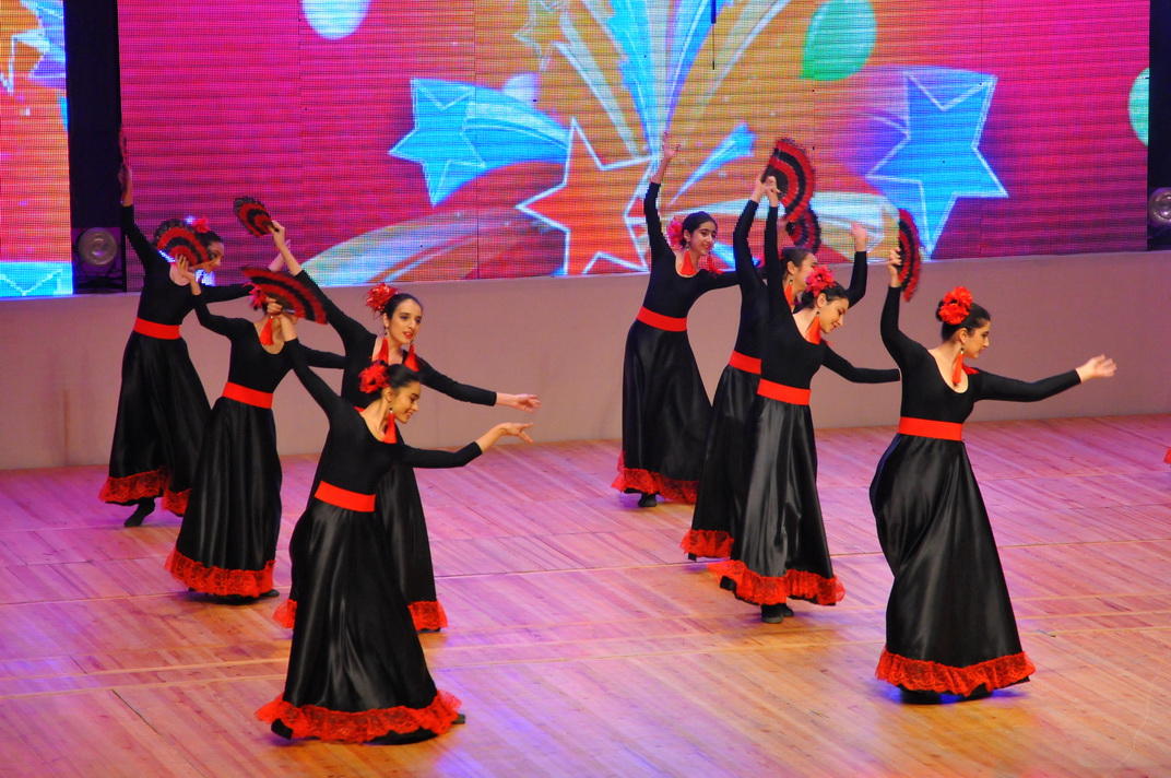 Dünya xalqlarının rəqslərindən ibarət konsert keçirilib (FOTO)