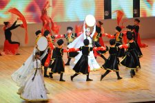 Dünya xalqlarının rəqslərindən ibarət konsert keçirilib (FOTO)