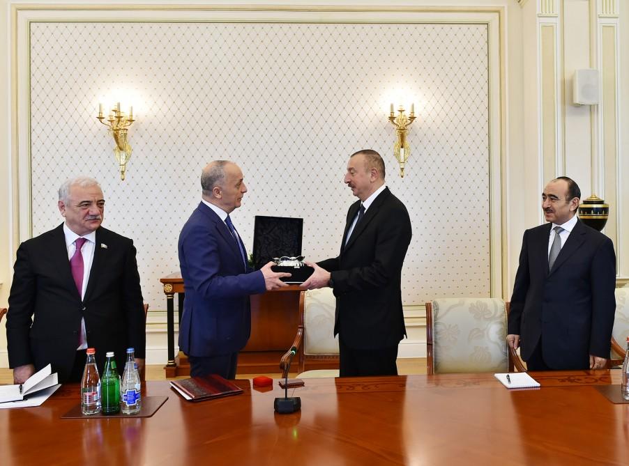 Prezident İlham Əliyev beynəlxalq və xarici ölkələrin həmkarlar ittifaqlarının nümayəndə heyətini qəbul edib (FOTO) (YENİLƏNİB)