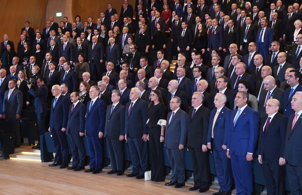 Prezident İlham Əliyev Yeni Azərbaycan Partiyasının VI qurultayında iştirak edib (YENİLƏNİB-4) (FOTO)