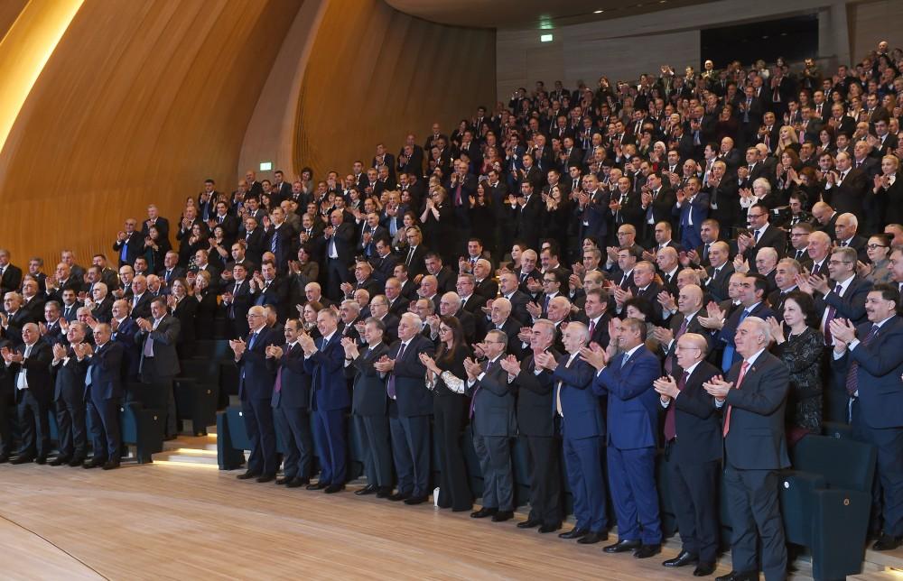 Prezident İlham Əliyev Yeni Azərbaycan Partiyasının VI qurultayında iştirak edib (YENİLƏNİB-4) (FOTO)