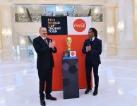 Futbol üzrə dünya çempionatının Kubokunun əsli Prezident İlham Əliyevə təqdim edilib (FOTO) (YENİLƏNİB)