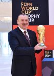 Futbol üzrə dünya çempionatının Kubokunun əsli Prezident İlham Əliyevə təqdim edilib (FOTO) (YENİLƏNİB)