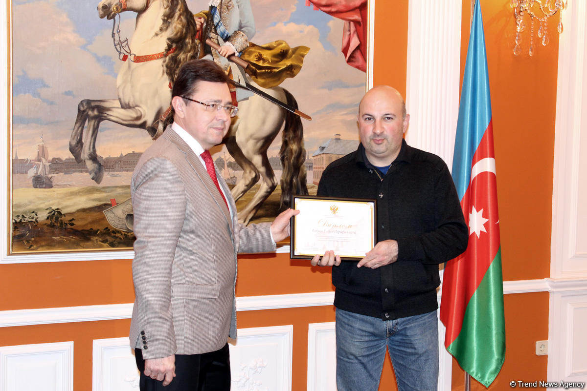 Trend İnformasiya Agentliyinin baş redaktoru Rusiya-Azərbaycan münasibətləri haqqında materialların hazırlanmasına görə diplomla təltif edilib (FOTO)