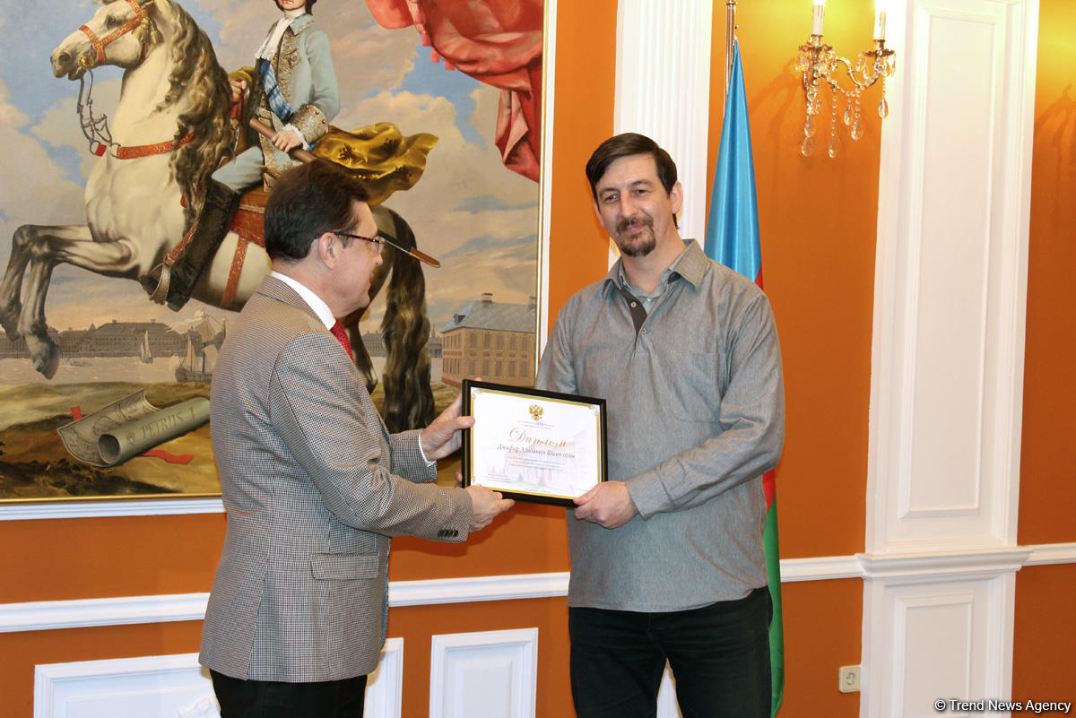 Trend İnformasiya Agentliyinin baş redaktoru Rusiya-Azərbaycan münasibətləri haqqında materialların hazırlanmasına görə diplomla təltif edilib (FOTO)