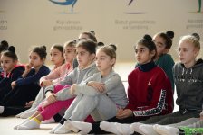 Gənc azərbaycanlı gimnastlar Şəhriyar Məmmədyarovla görüşüb (FOTO)