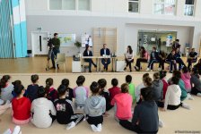 Gənc azərbaycanlı gimnastlar Şəhriyar Məmmədyarovla görüşüb (FOTO)