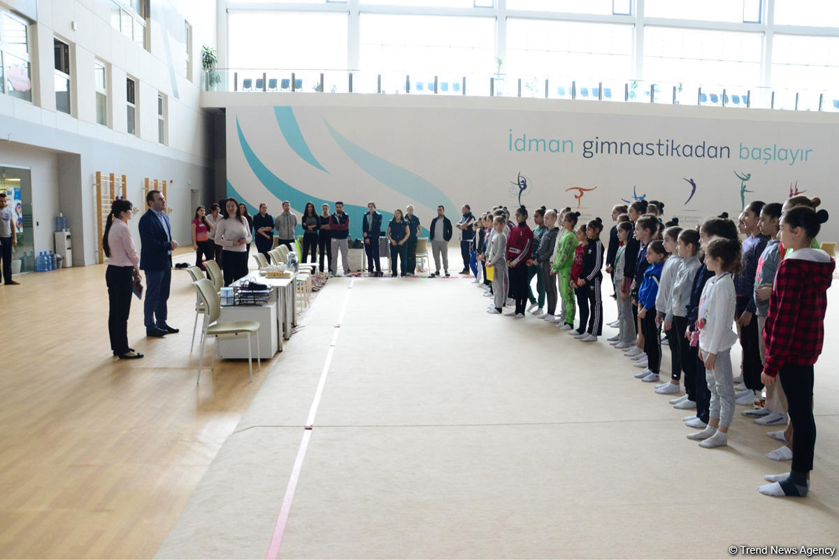 Gənc azərbaycanlı gimnastlar Şəhriyar Məmmədyarovla görüşüb (FOTO)