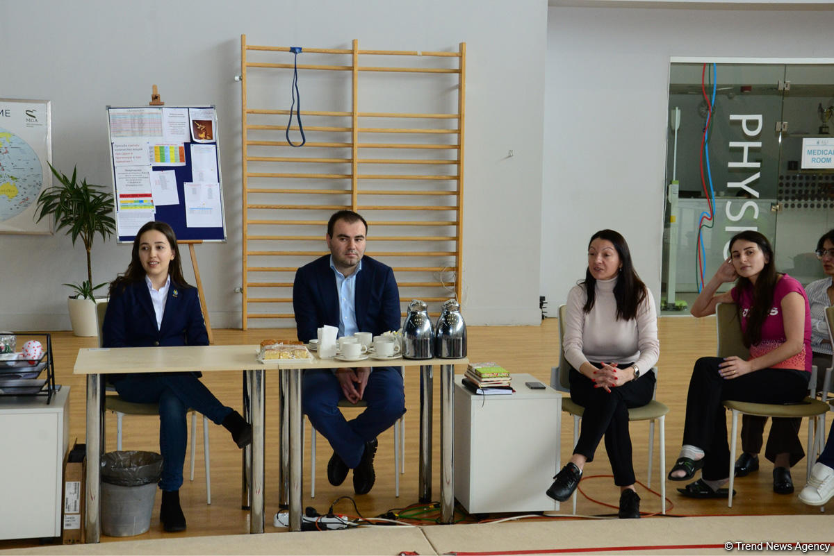 Gənc azərbaycanlı gimnastlar Şəhriyar Məmmədyarovla görüşüb (FOTO)