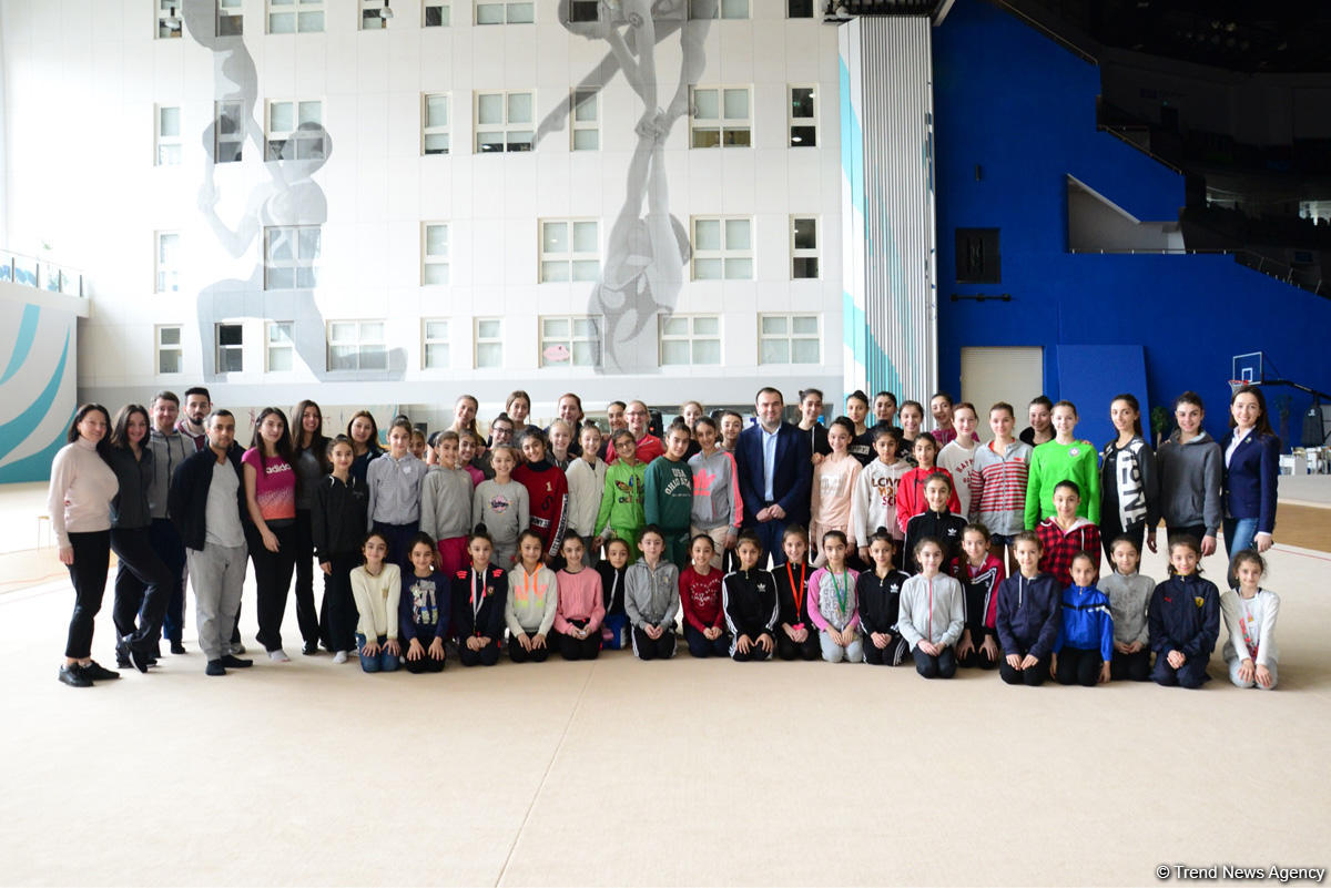 Gənc azərbaycanlı gimnastlar Şəhriyar Məmmədyarovla görüşüb (FOTO)