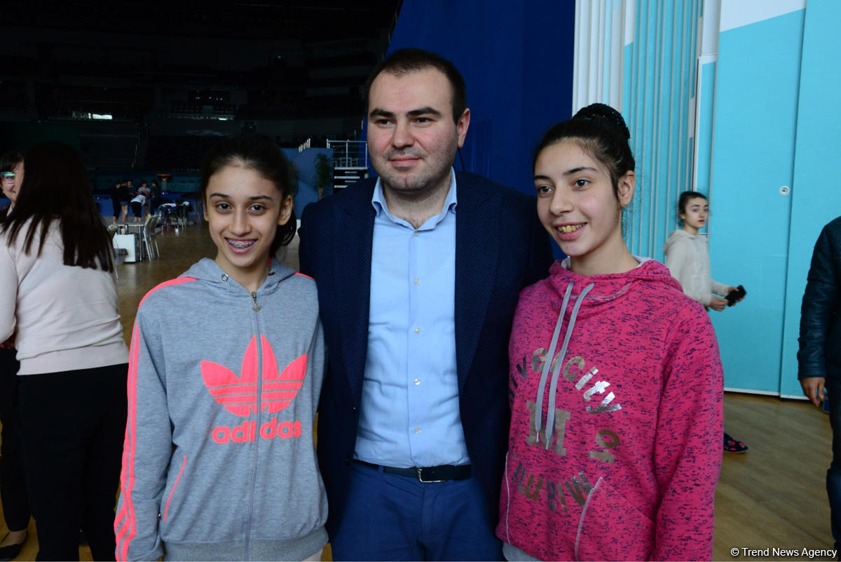 Gənc azərbaycanlı gimnastlar Şəhriyar Məmmədyarovla görüşüb (FOTO)