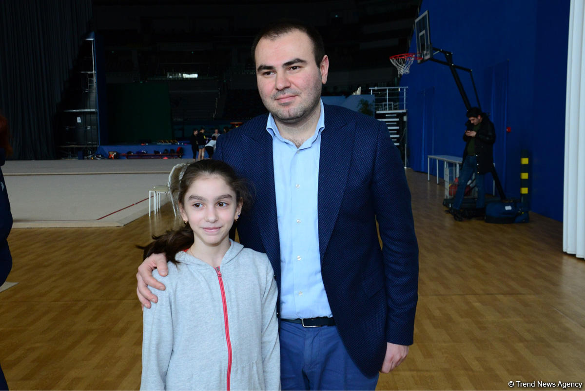 Gənc azərbaycanlı gimnastlar Şəhriyar Məmmədyarovla görüşüb (FOTO)