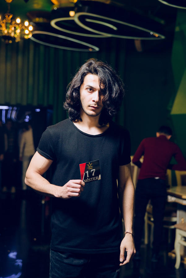 Azərbaycanda model olmaq istəyən oğlanlar qızlardan çoxdur (FOTO)