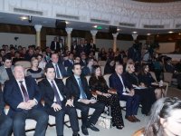 Leyla Əliyeva Xocalı faciəsinin ildönümü ilə bağlı “Badam ağacı çiçəkləyəndə” tamaşasının təqdimatında iştirak edib (FOTO)