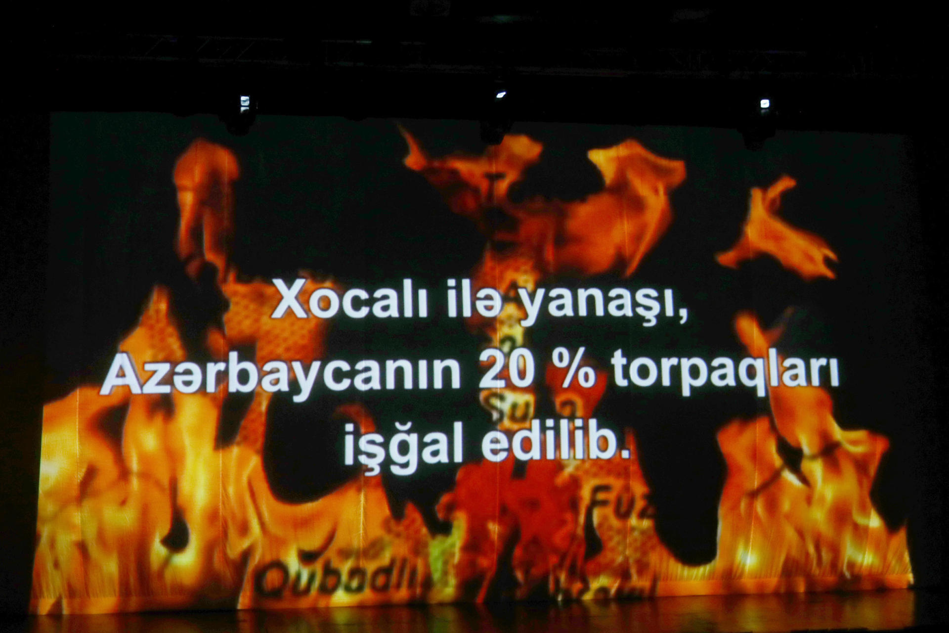 Leyla Əliyeva Xocalı faciəsinin ildönümü ilə bağlı “Badam ağacı çiçəkləyəndə” tamaşasının təqdimatında iştirak edib (FOTO)