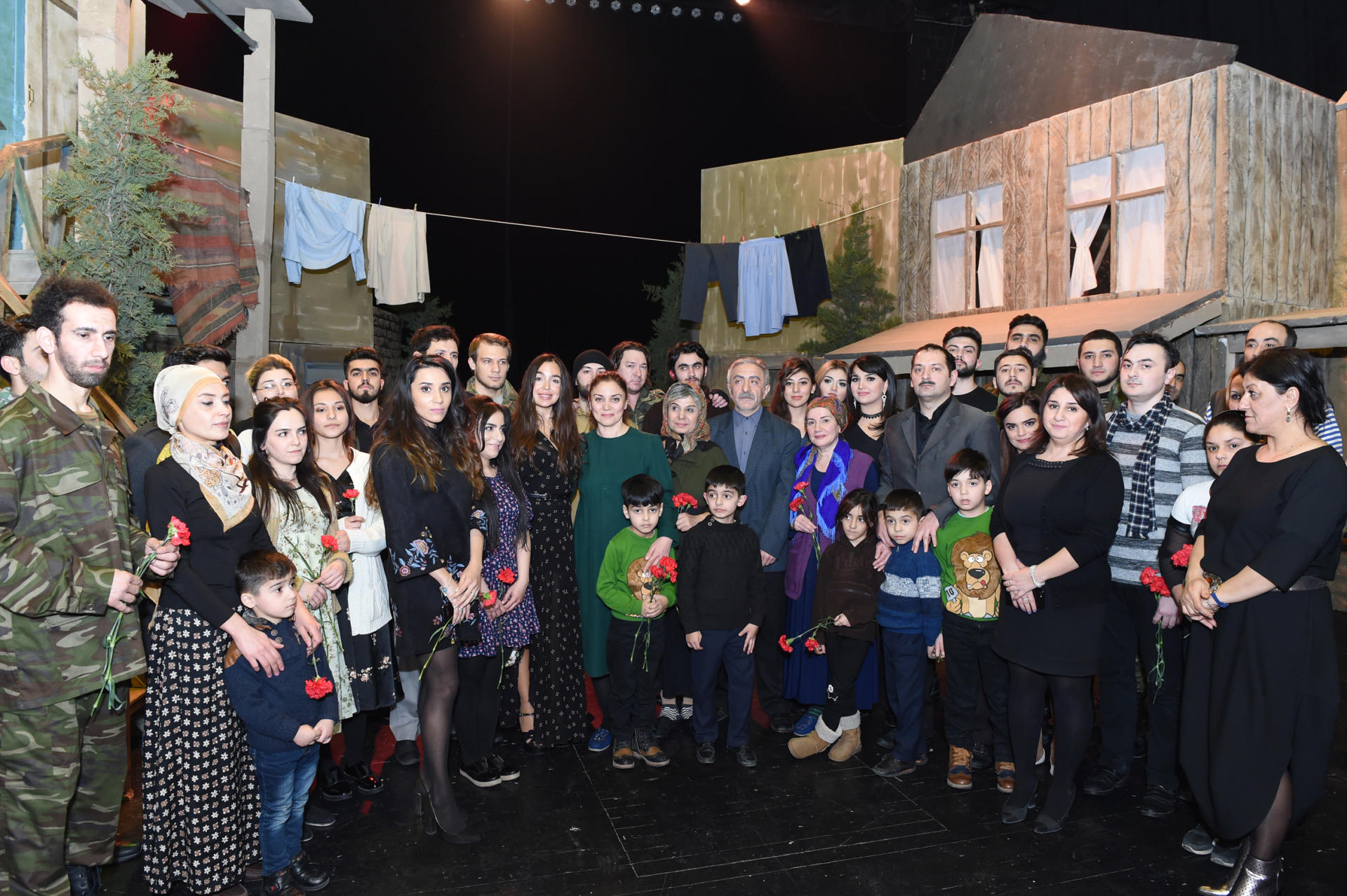 Leyla Əliyeva Xocalı faciəsinin ildönümü ilə bağlı “Badam ağacı çiçəkləyəndə” tamaşasının təqdimatında iştirak edib (FOTO)