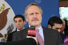 Robert Sekuta: ABŞ səfirliyinin vəzifəsi Azərbaycanda gələcək nəslə dəstək verməkdir (YENİLƏNİB) (FOTO)