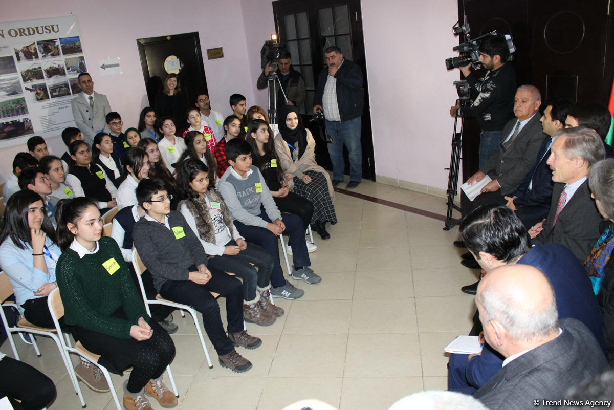 Robert Sekuta: ABŞ səfirliyinin vəzifəsi Azərbaycanda gələcək nəslə dəstək verməkdir (YENİLƏNİB) (FOTO)