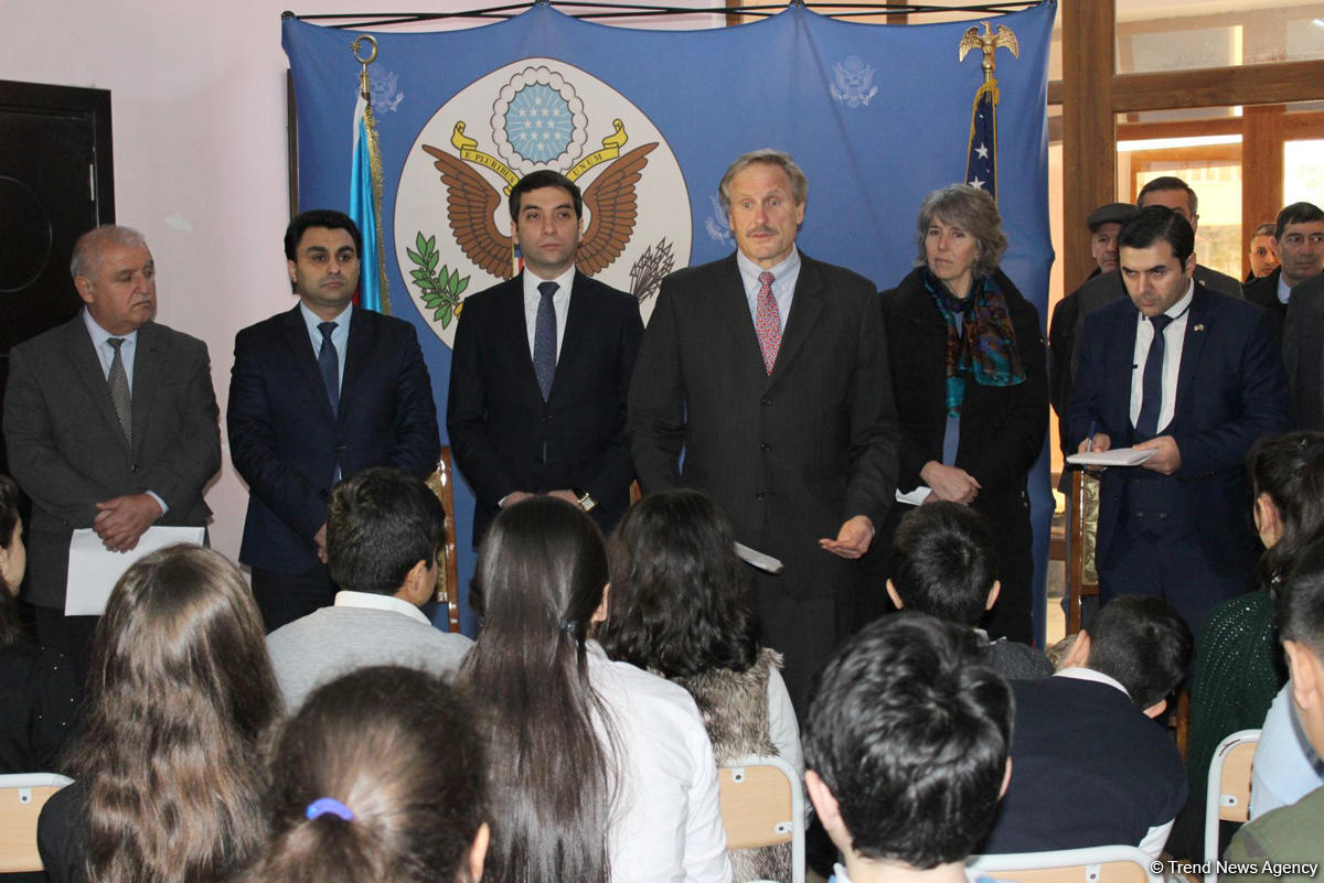 Robert Sekuta: ABŞ səfirliyinin vəzifəsi Azərbaycanda gələcək nəslə dəstək verməkdir (YENİLƏNİB) (FOTO)
