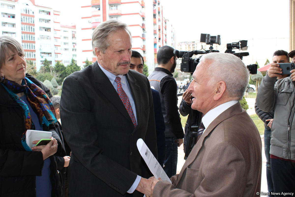 Robert Sekuta: ABŞ səfirliyinin vəzifəsi Azərbaycanda gələcək nəslə dəstək verməkdir (YENİLƏNİB) (FOTO)