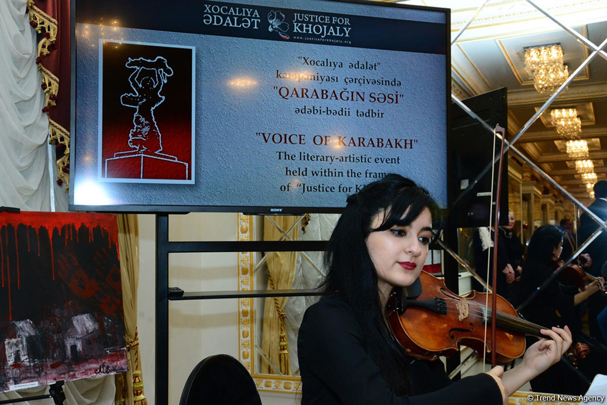 Xocalı soyqırımının ildönümünə həsr olunmuş "Qarabağın səsi" adlı rəsm sərgisi və ədəbi-bədii tədbir keçirilib (FOTO)
