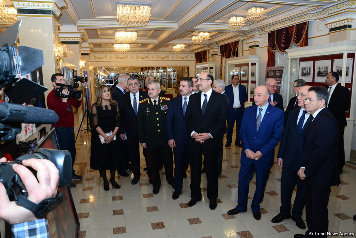 Xocalı soyqırımının ildönümünə həsr olunmuş "Qarabağın səsi" adlı rəsm sərgisi və ədəbi-bədii tədbir keçirilib (FOTO)
