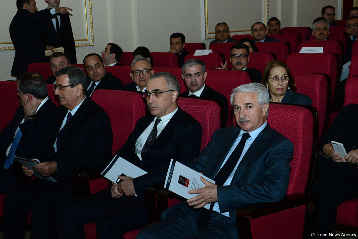 Xocalı soyqırımının ildönümünə həsr olunmuş "Qarabağın səsi" adlı rəsm sərgisi və ədəbi-bədii tədbir keçirilib (FOTO)