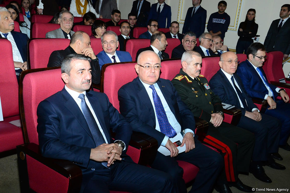 Xocalı soyqırımının ildönümünə həsr olunmuş "Qarabağın səsi" adlı rəsm sərgisi və ədəbi-bədii tədbir keçirilib (FOTO)