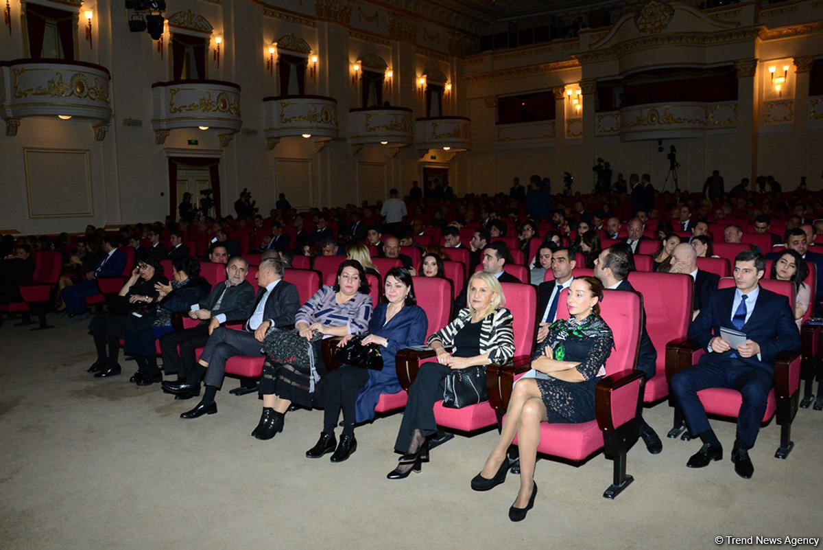 Xocalı soyqırımının ildönümünə həsr olunmuş "Qarabağın səsi" adlı rəsm sərgisi və ədəbi-bədii tədbir keçirilib (FOTO)