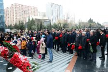 Azərbaycan ictimaiyyəti Xocalı soyqırımı qurbanlarının xatirəsini yad edir (FOTO)