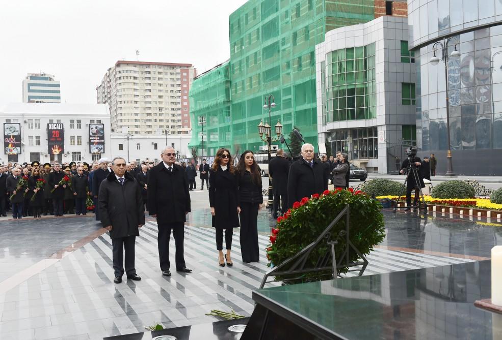 Prezident İlham Əliyev və birinci xanım Mehriban Əliyeva Xocalı soyqırımı qurbanlarının xatirəsini anım mərasimində iştirak ediblər (YENİLƏNİB) (FOTO)