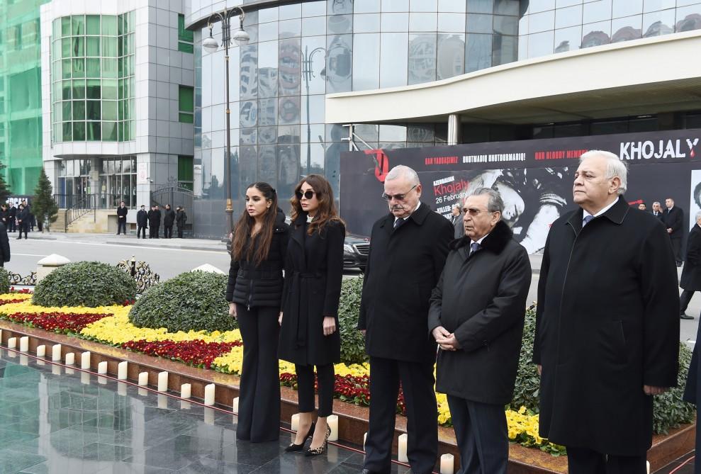 Prezident İlham Əliyev və birinci xanım Mehriban Əliyeva Xocalı soyqırımı qurbanlarının xatirəsini anım mərasimində iştirak ediblər (YENİLƏNİB) (FOTO)