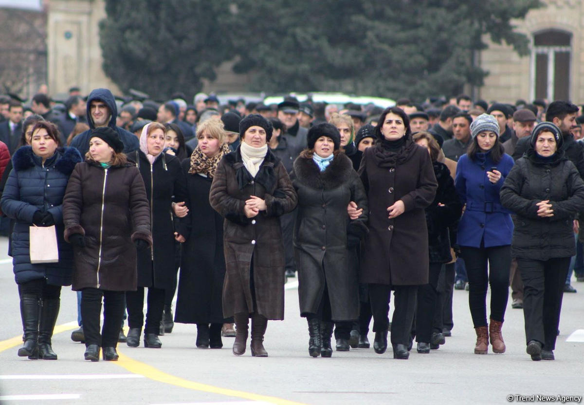 Azərbaycan ictimaiyyəti Xocalı soyqırımı qurbanlarının xatirəsini yad edir (FOTO)