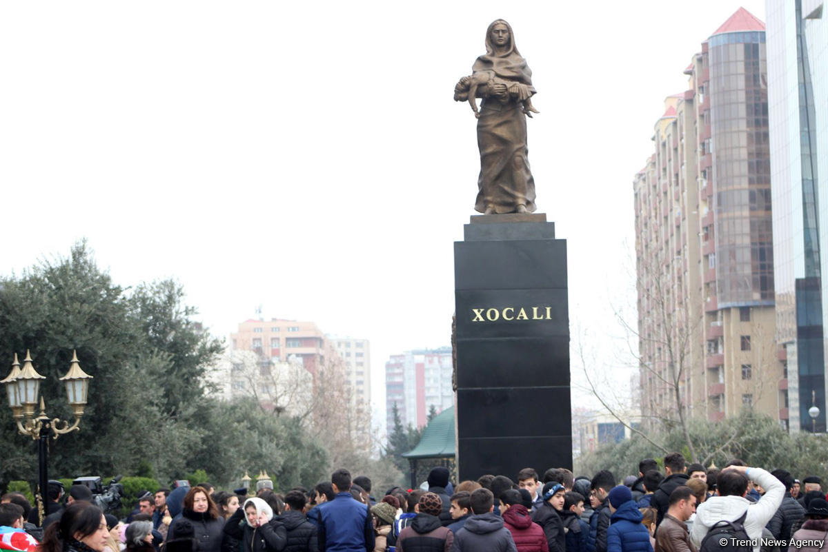 Azərbaycan ictimaiyyəti Xocalı soyqırımı qurbanlarının xatirəsini yad edir (FOTO)