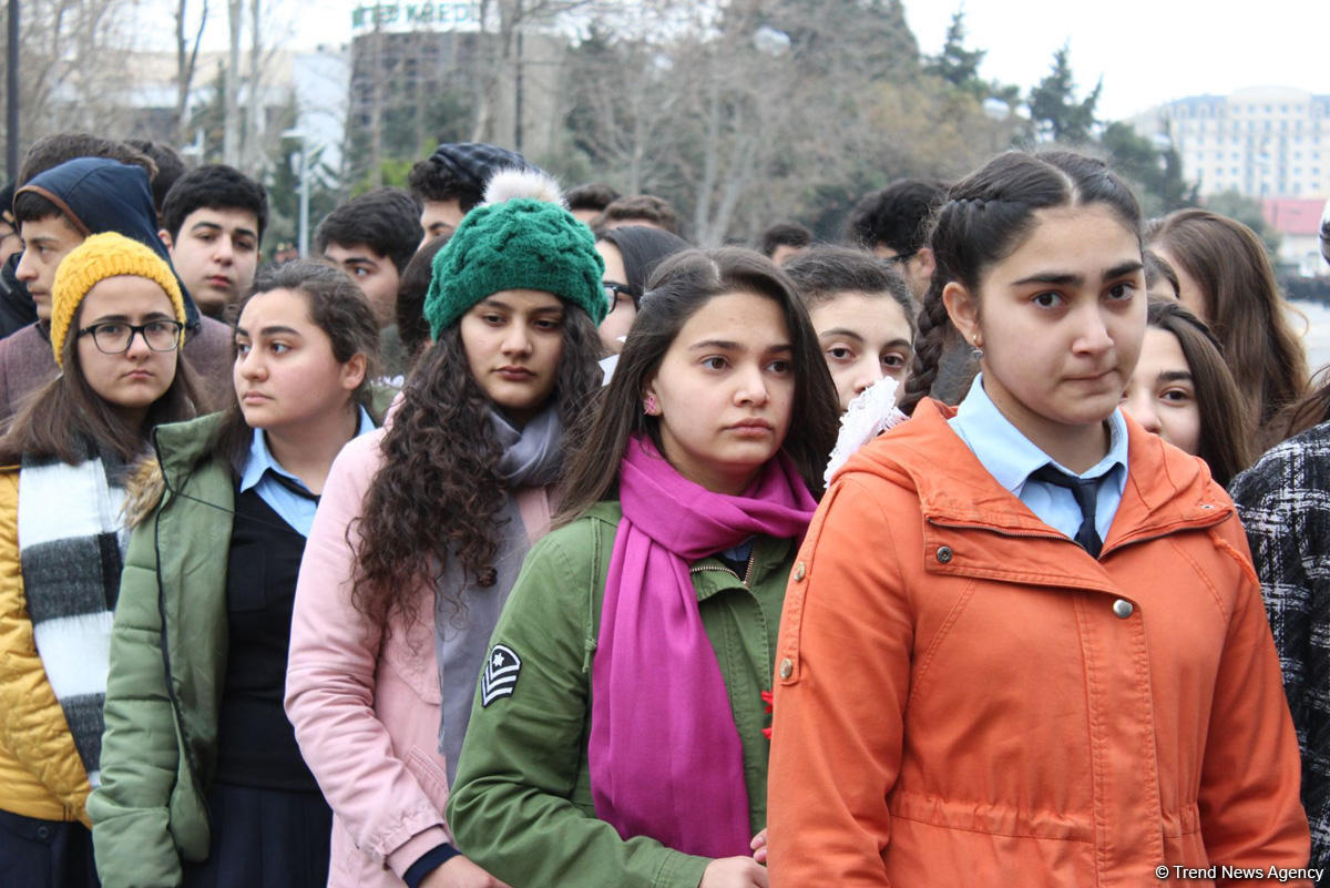 Azərbaycan ictimaiyyəti Xocalı soyqırımı qurbanlarının xatirəsini yad edir (FOTO)