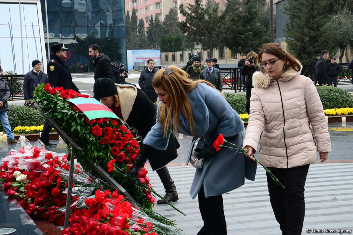 Azərbaycan ictimaiyyəti Xocalı soyqırımı qurbanlarının xatirəsini yad edir (FOTO)