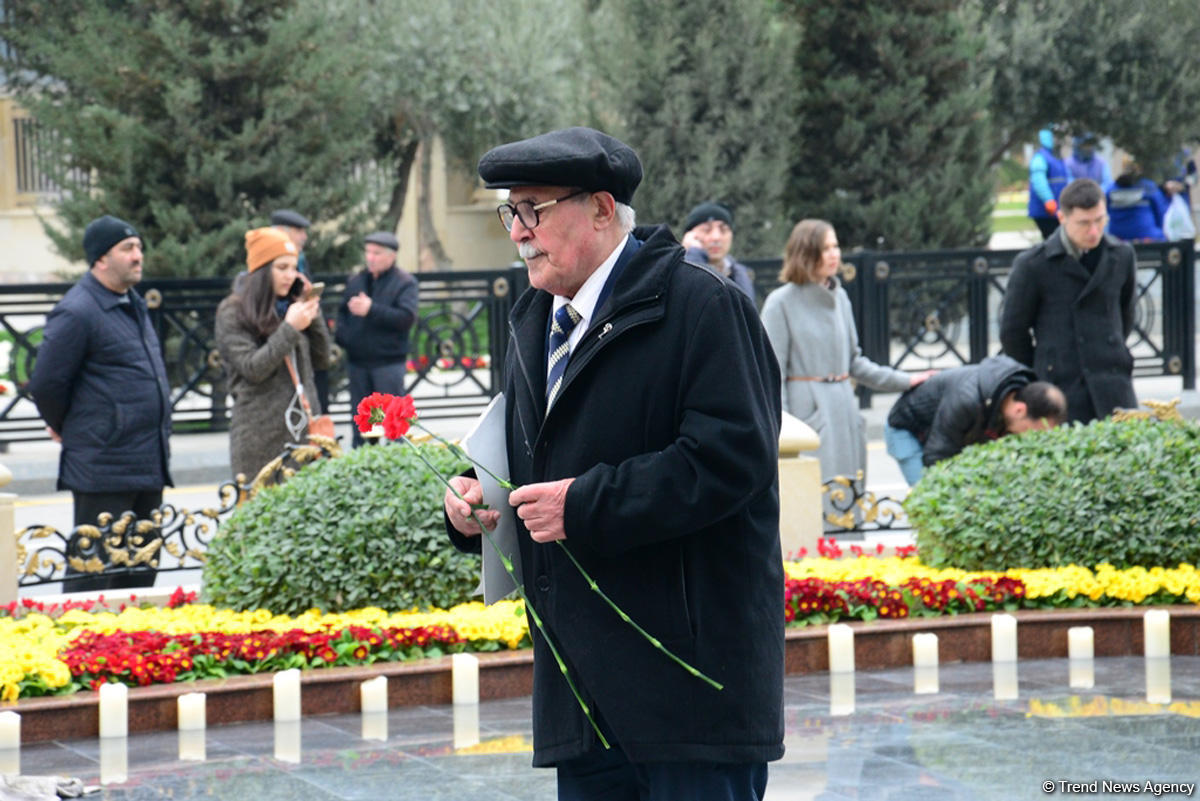 Azərbaycan ictimaiyyəti Xocalı soyqırımı qurbanlarının xatirəsini yad edir (FOTO)