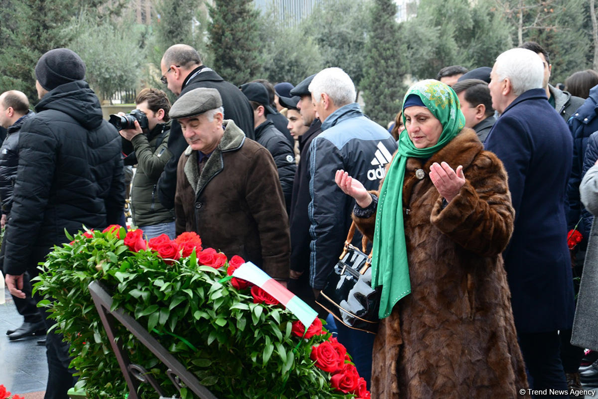Azərbaycan ictimaiyyəti Xocalı soyqırımı qurbanlarının xatirəsini yad edir (FOTO)