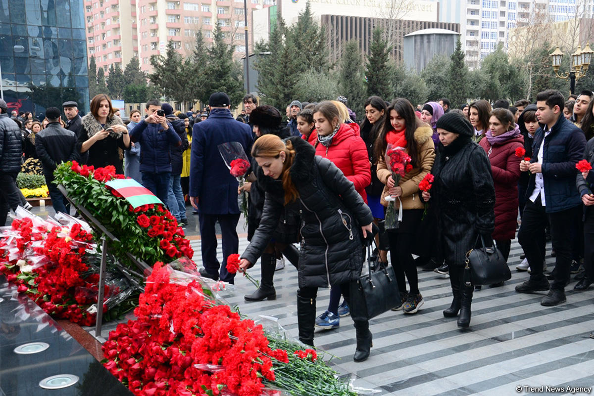 Azərbaycan ictimaiyyəti Xocalı soyqırımı qurbanlarının xatirəsini yad edir (FOTO)