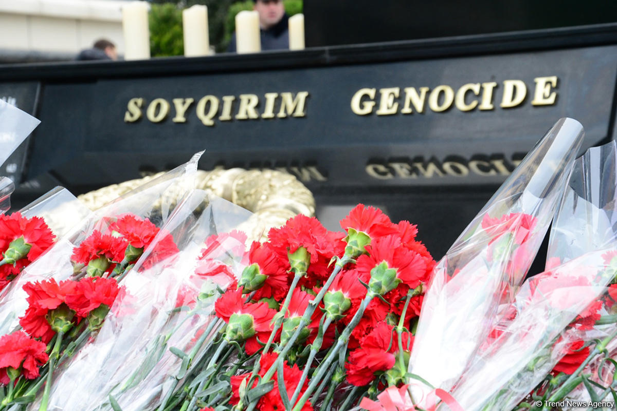 Azərbaycan ictimaiyyəti Xocalı soyqırımı qurbanlarının xatirəsini yad edir (FOTO)