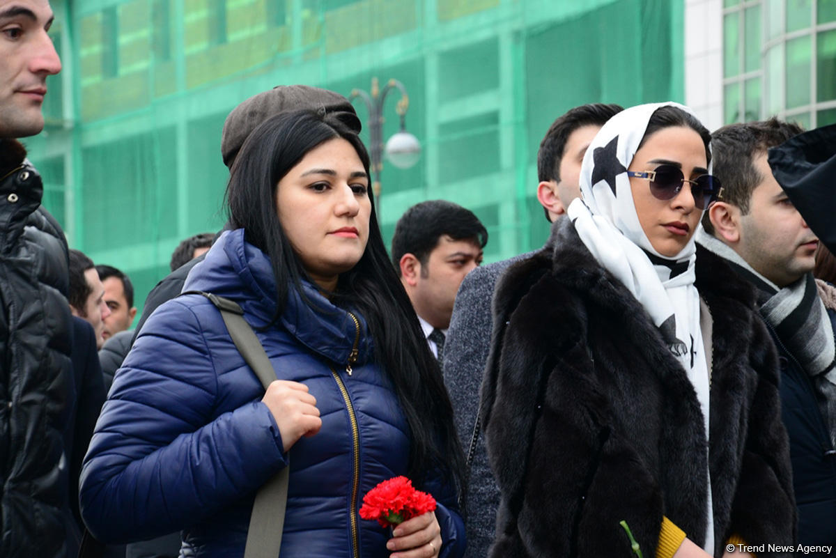 Azərbaycan ictimaiyyəti Xocalı soyqırımı qurbanlarının xatirəsini yad edir (FOTO)