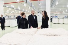 Prezident İlham Əliyev və xanımı Mehriban Əliyeva “Mingəçevir Tekstil” MMC-nin iplik istehsalı üzrə iki müəssisəsinin açılışında iştirak ediblər (YENİLƏNİB) (FOTO)