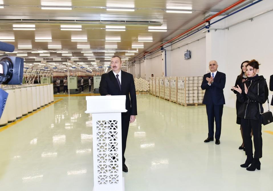 Prezident İlham Əliyev və xanımı Mehriban Əliyeva “Mingəçevir Tekstil” MMC-nin iplik istehsalı üzrə iki müəssisəsinin açılışında iştirak ediblər (YENİLƏNİB) (FOTO)