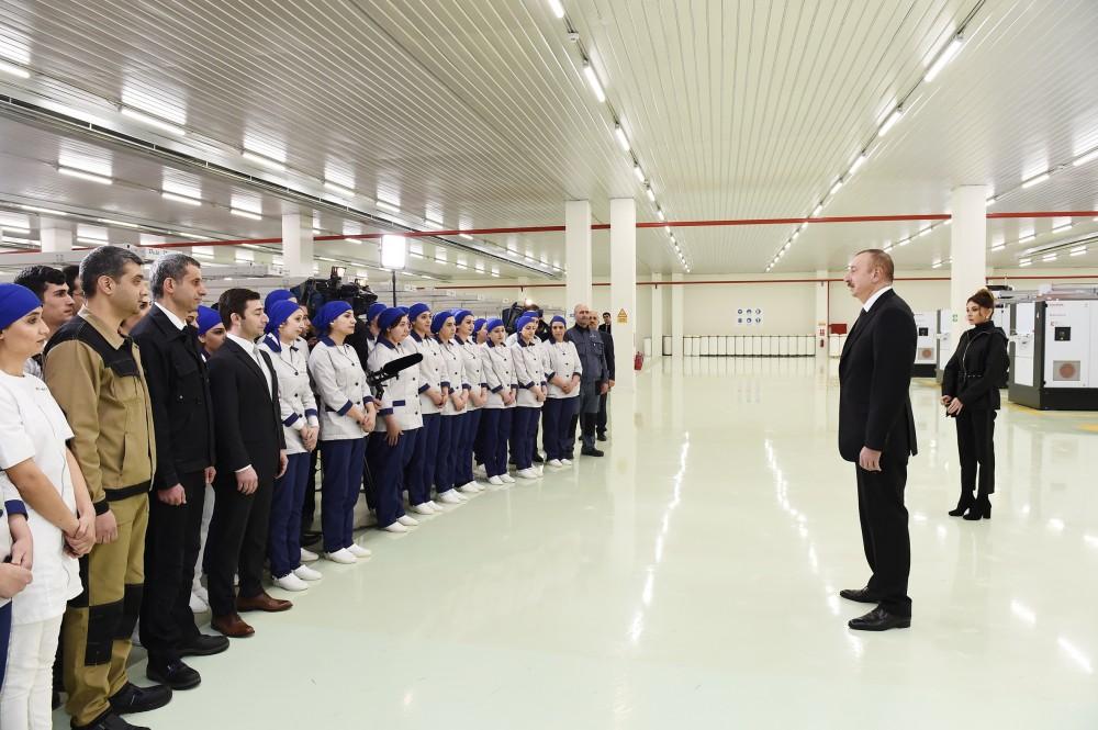 Prezident İlham Əliyev və xanımı Mehriban Əliyeva “Mingəçevir Tekstil” MMC-nin iplik istehsalı üzrə iki müəssisəsinin açılışında iştirak ediblər (YENİLƏNİB) (FOTO)