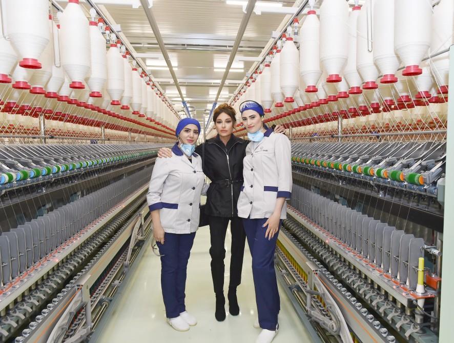 Prezident İlham Əliyev və xanımı Mehriban Əliyeva “Mingəçevir Tekstil” MMC-nin iplik istehsalı üzrə iki müəssisəsinin açılışında iştirak ediblər (YENİLƏNİB) (FOTO)