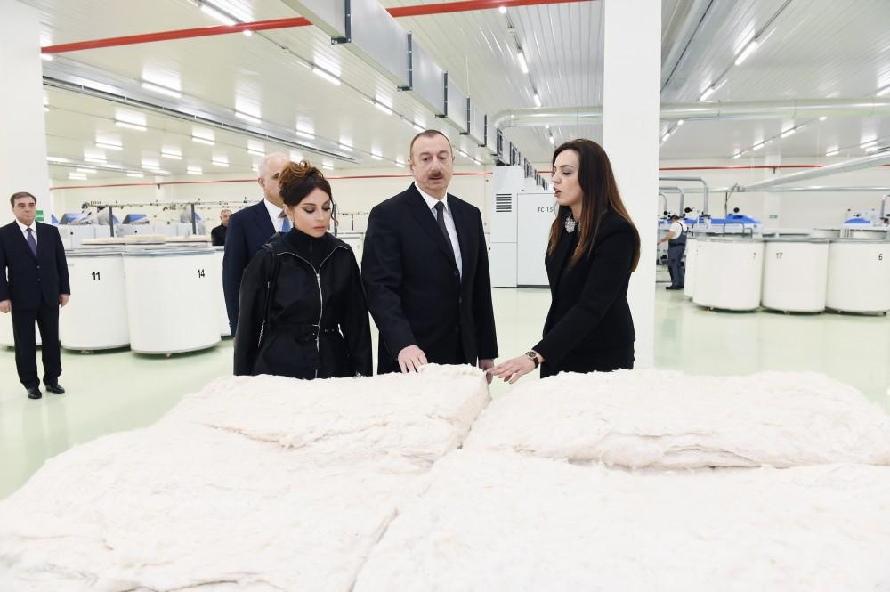 Prezident İlham Əliyev və xanımı Mehriban Əliyeva “Mingəçevir Tekstil” MMC-nin iplik istehsalı üzrə iki müəssisəsinin açılışında iştirak ediblər (YENİLƏNİB) (FOTO)