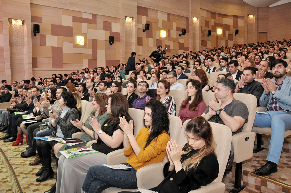 KarnegiKlub 650 nəfərlik bayram treninqi keçirib (FOTO)