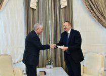 İlham Əliyev: Prezident seçkiləri şəffaf, ədalətli keçiriləcək və Azərbaycan xalqının iradəsini əks etdirəcək (FOTO) (YENİLƏNİB)